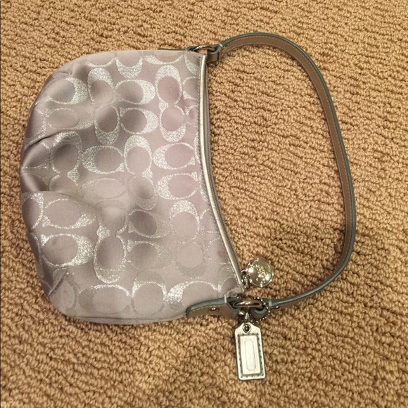 Coach clutch - Picture 1 of 7